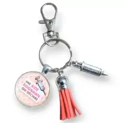 Porte-clés Aide soignante qui déchire